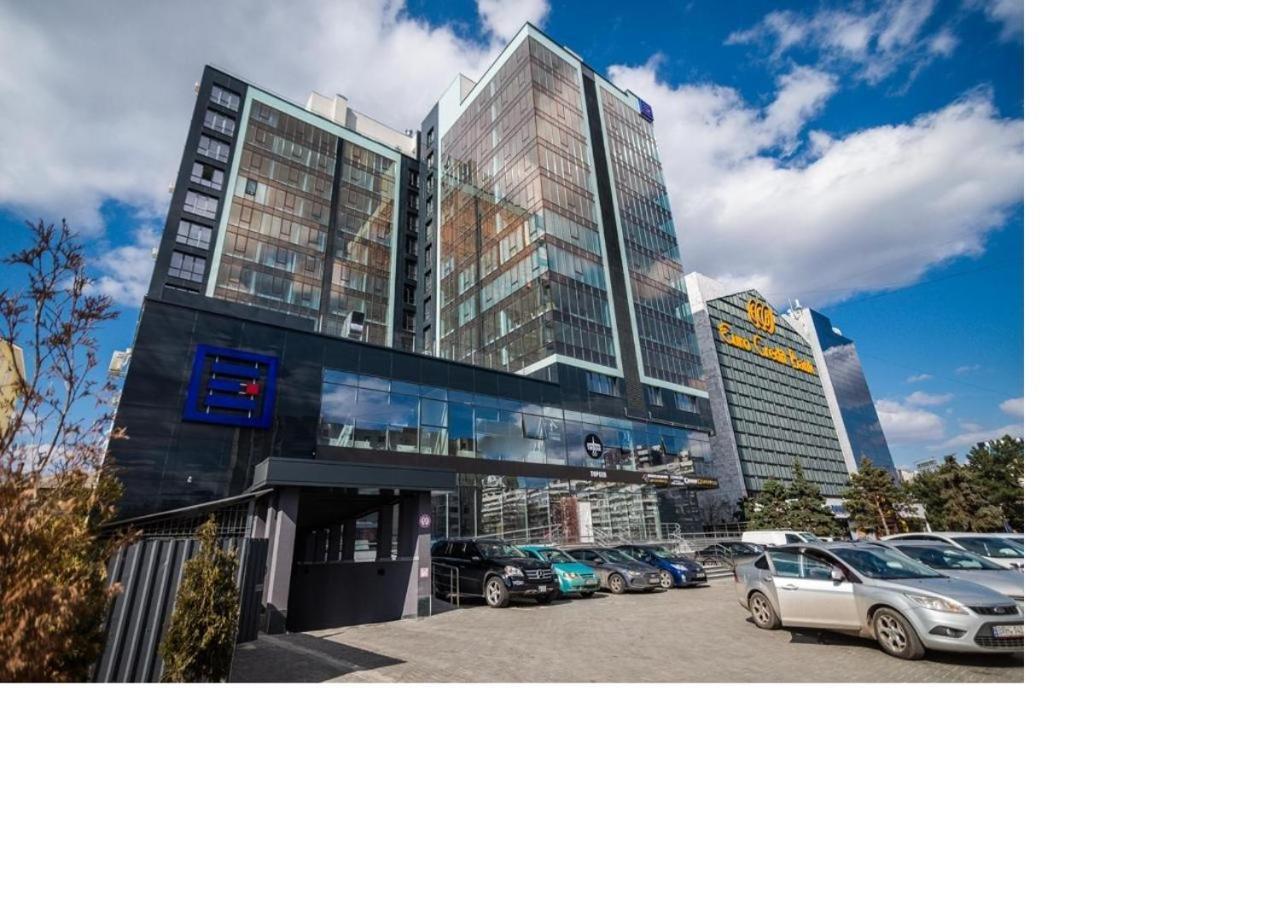 Glass New Apartments Ultracentral 키시나우 외부 사진