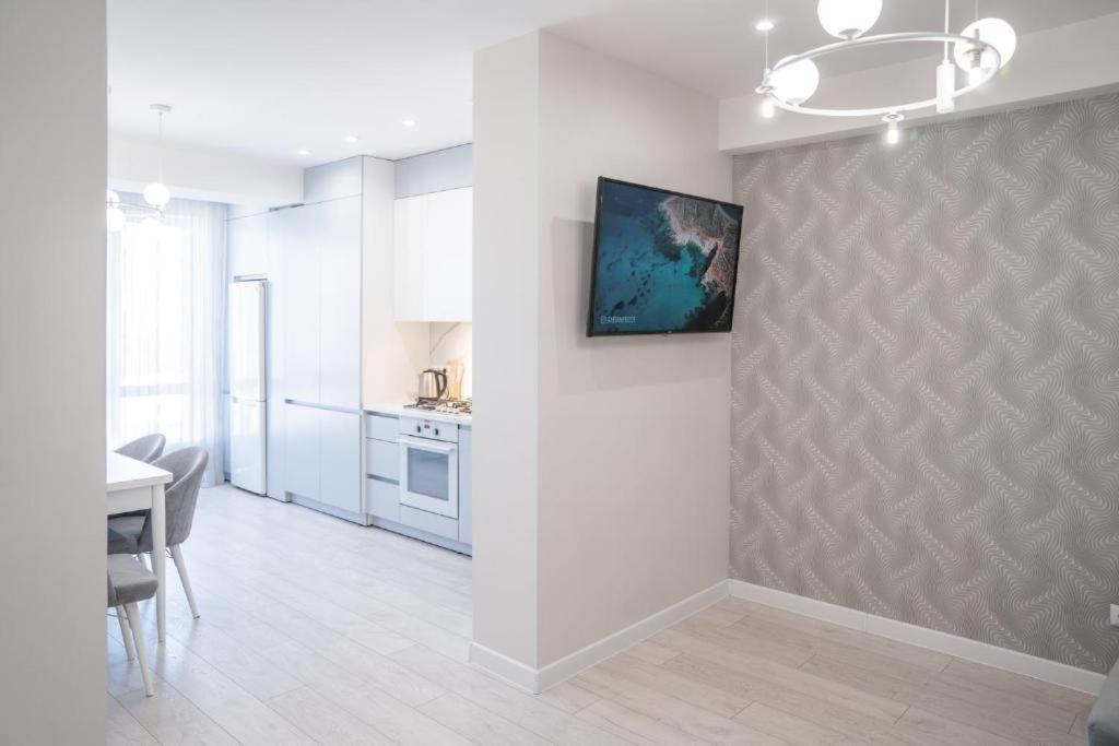 Glass New Apartments Ultracentral 키시나우 외부 사진