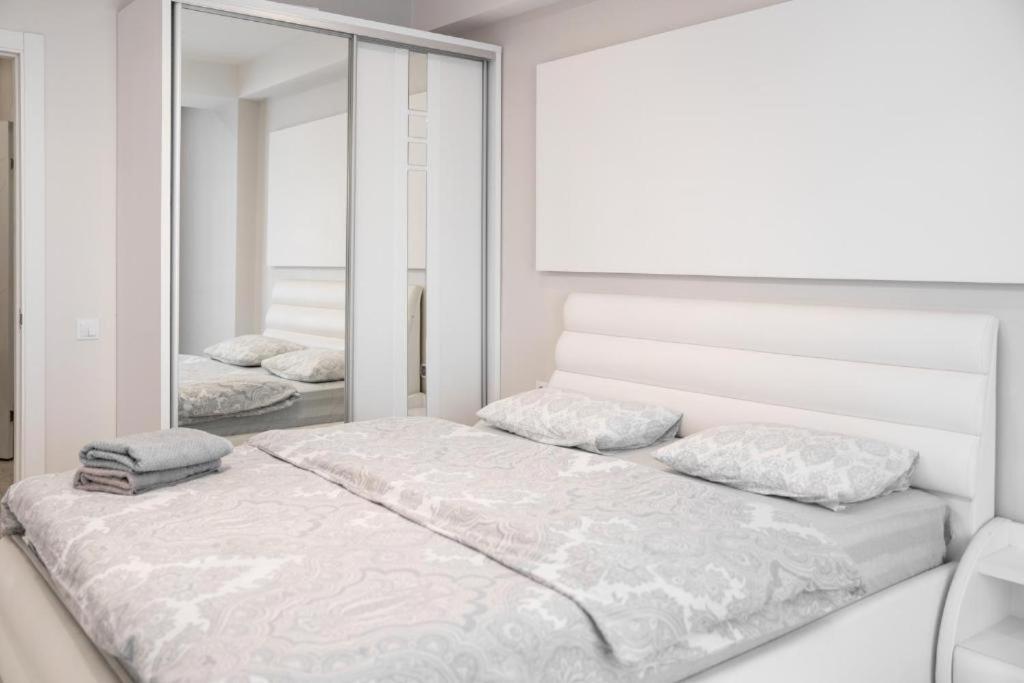 Glass New Apartments Ultracentral 키시나우 외부 사진