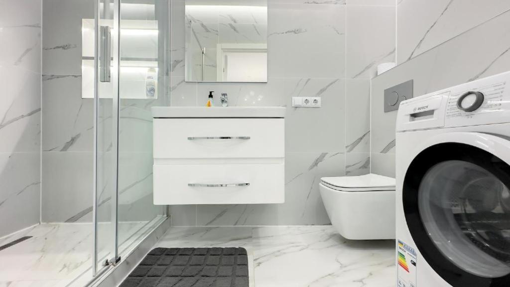 Glass New Apartments Ultracentral 키시나우 외부 사진
